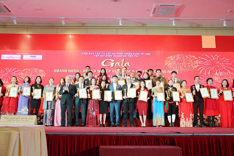 Lễ trao chứng nhận “Thương hiệu, sản phẩm bán chạy nhất Việt Nam