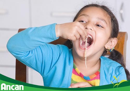 Nguy cơ ung thư dạ dày ở trẻ em nếu thường xuyên ăn 10 đồ ăn sau 2