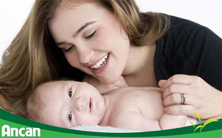 Nguyên nhân và triệu chứng của bệnh suy giáp bẩm sinh